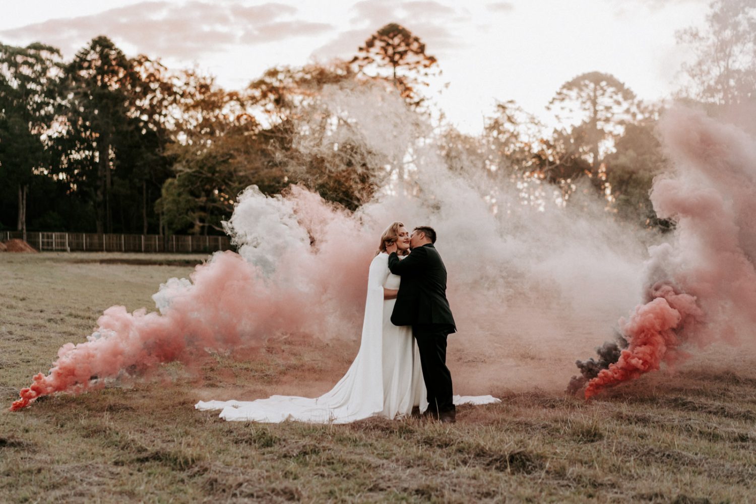 Everything you need to know about SMOKE BOMBS at your wedding